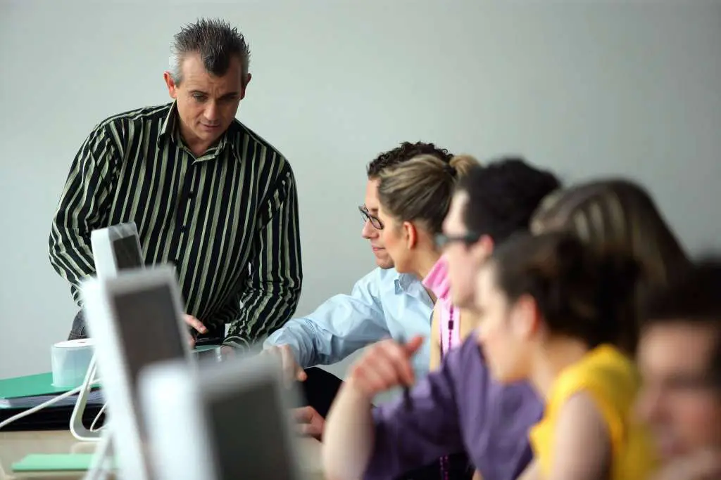 teacher with his students to teach